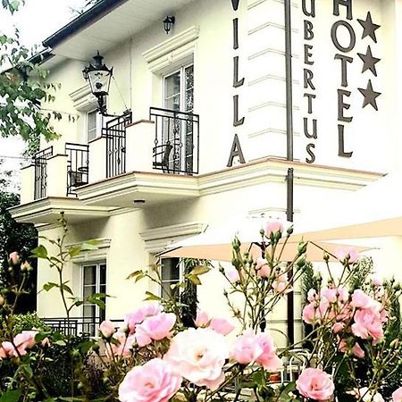 Hotel Villa Hubertus Кутно Екстериор снимка