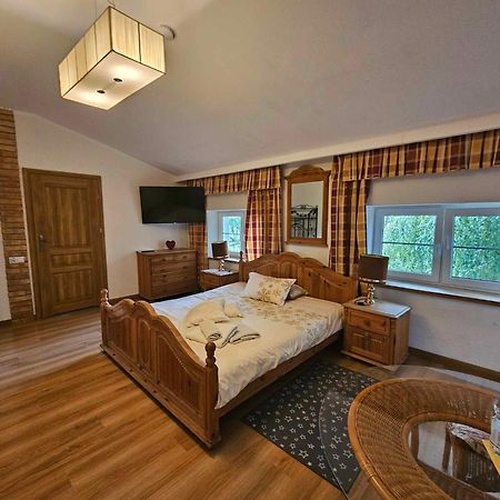 Hotel Villa Hubertus Кутно Екстериор снимка