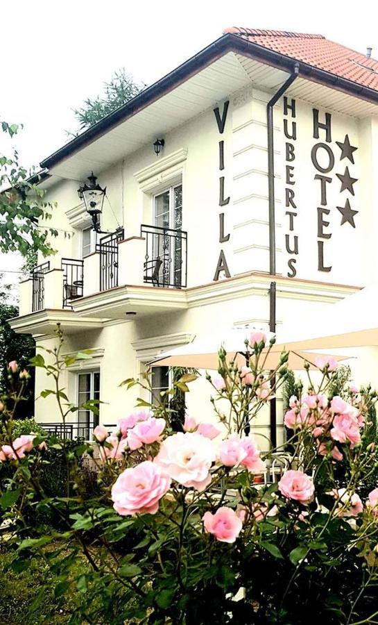 Hotel Villa Hubertus Кутно Екстериор снимка