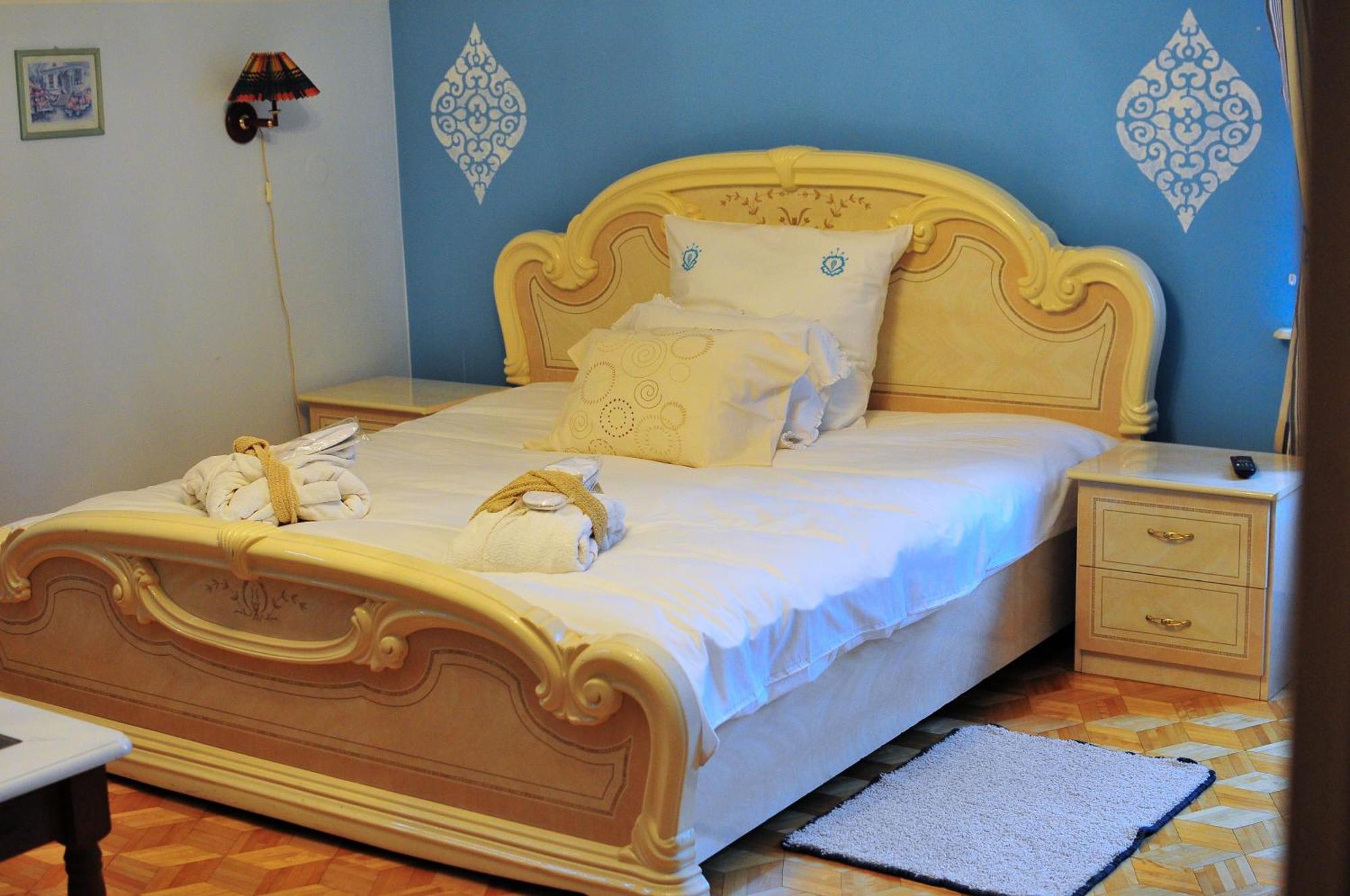 Hotel Villa Hubertus Кутно Екстериор снимка