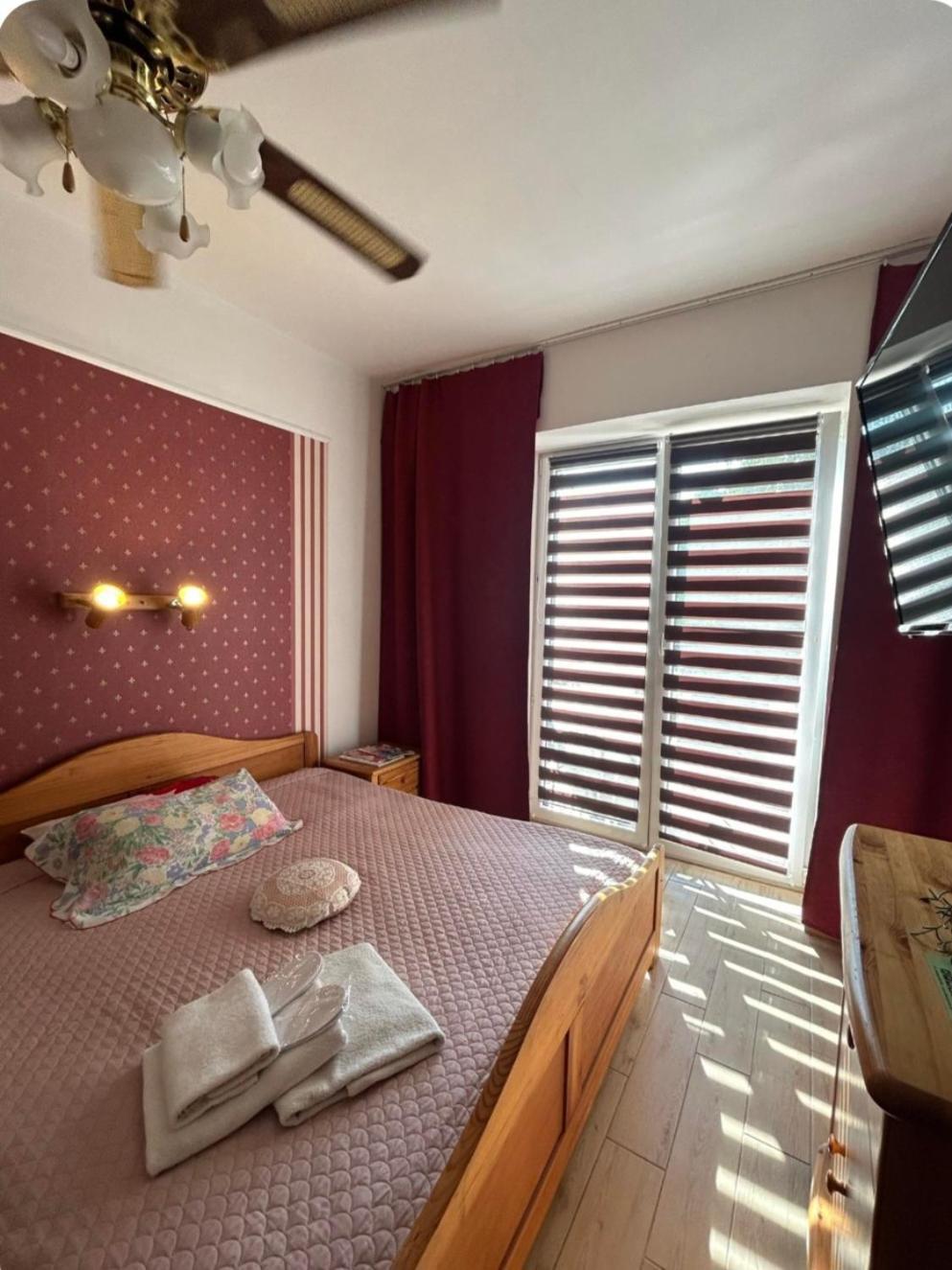 Hotel Villa Hubertus Кутно Екстериор снимка