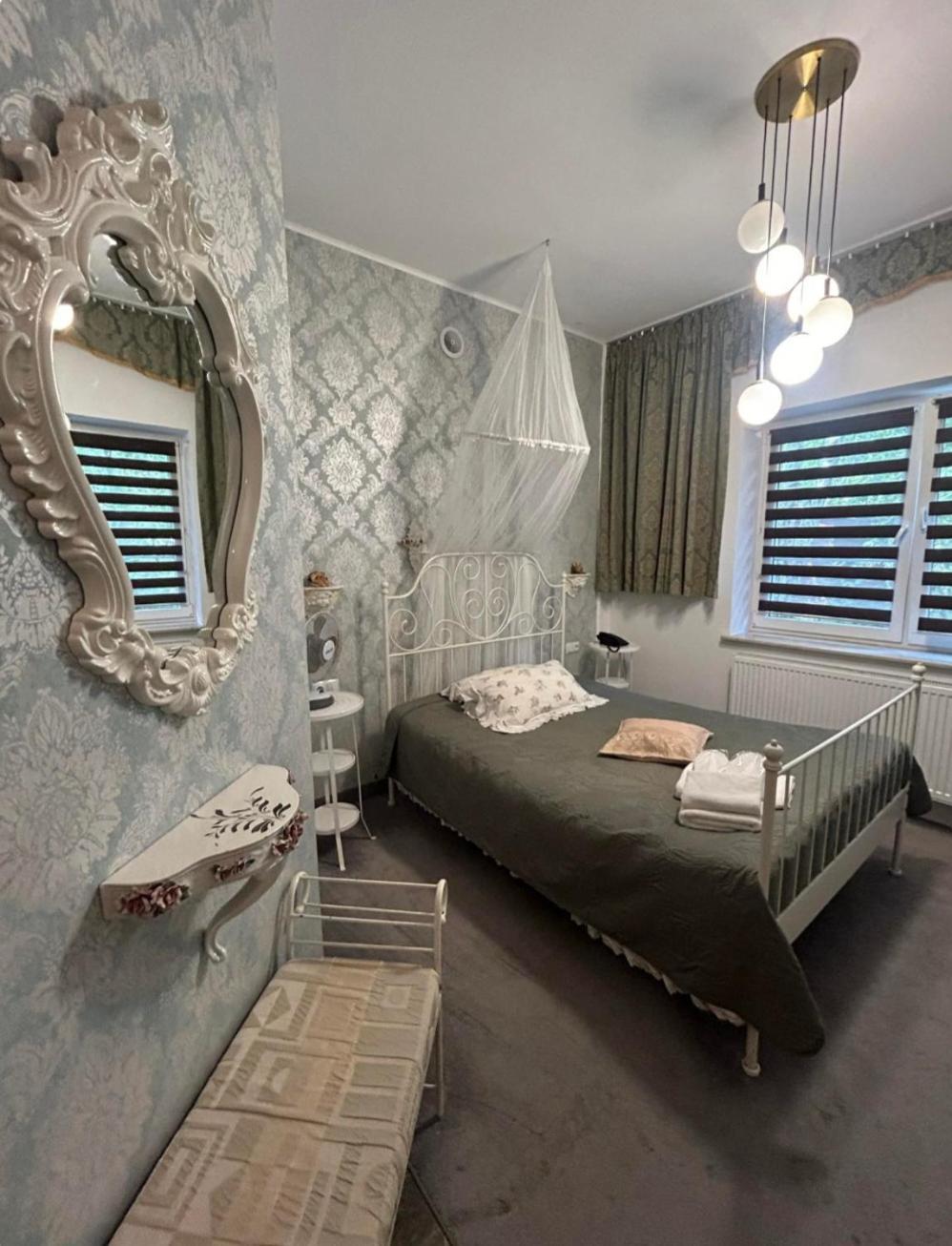 Hotel Villa Hubertus Кутно Екстериор снимка