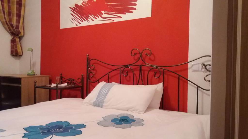 Hotel Villa Hubertus Кутно Екстериор снимка
