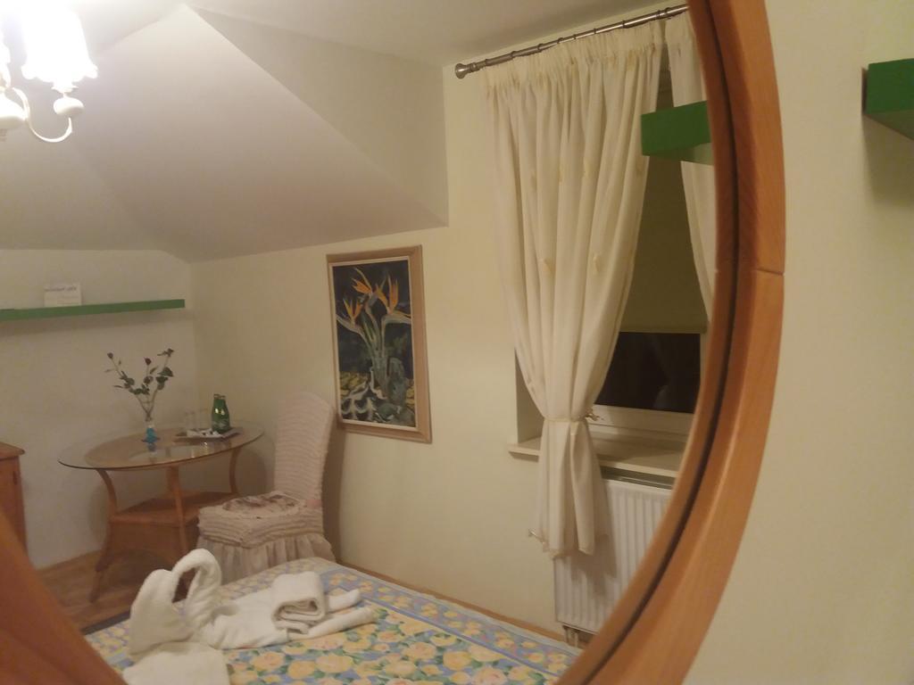 Hotel Villa Hubertus Кутно Екстериор снимка