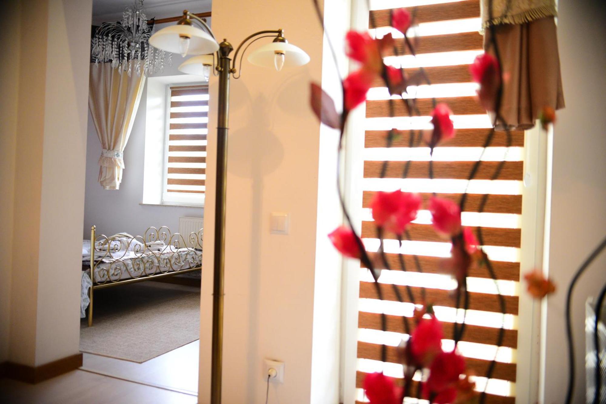 Hotel Villa Hubertus Кутно Екстериор снимка