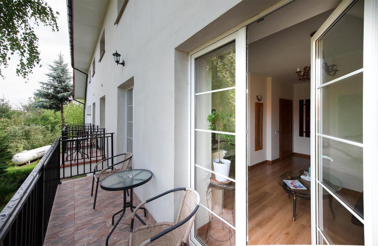 Hotel Villa Hubertus Кутно Екстериор снимка
