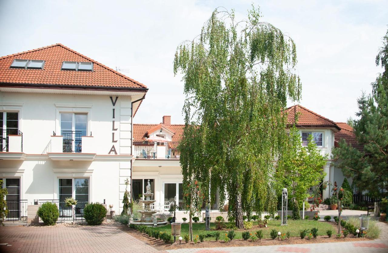 Hotel Villa Hubertus Кутно Екстериор снимка